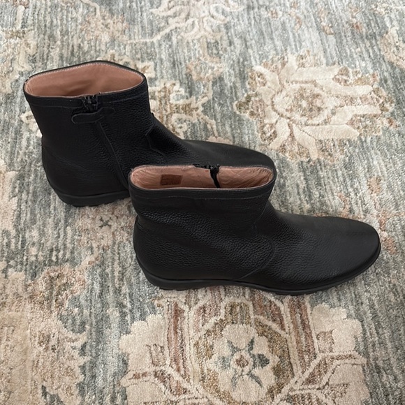 Gallucci Black Textured Leather Boots - Picture 4 of 6